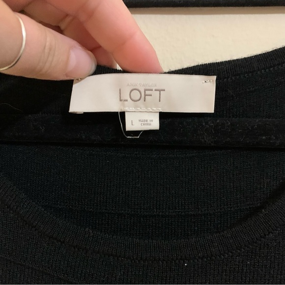 Elegant Black Sleeveless Dress - Picture 2 of 4